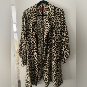 Jennifer López Leopard Print Mid Sleeve Jacket